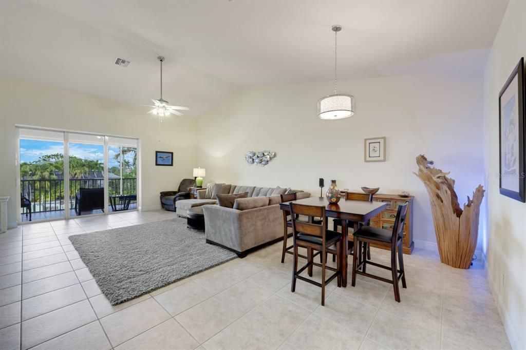 For Sale: $399,900 (2 beds, 2 baths, 1747 Square Feet)