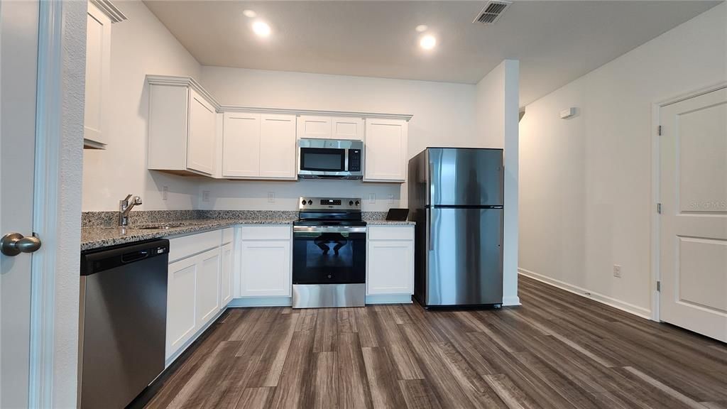 For Rent: $1,875 (3 beds, 2 baths, 1386 Square Feet)