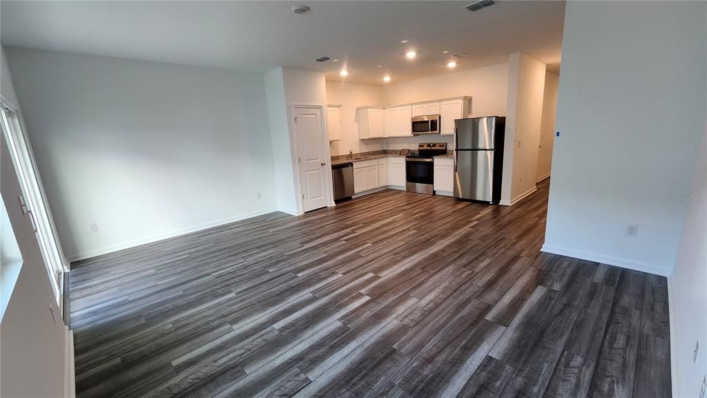 For Rent: $1,875 (3 beds, 2 baths, 1386 Square Feet)