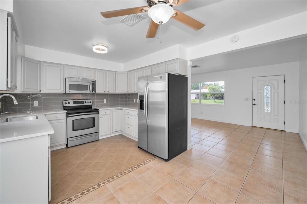 For Sale: $329,970 (2 beds, 1 baths, 813 Square Feet)