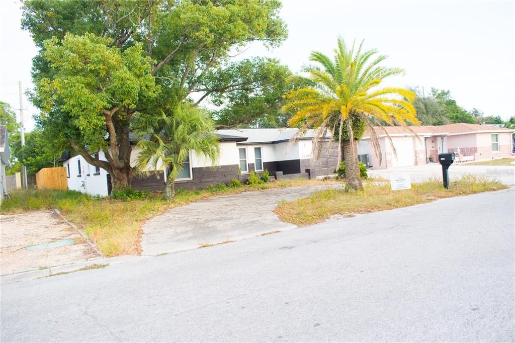 For Sale: $330,000 (3 beds, 2 baths, 1931 Square Feet)