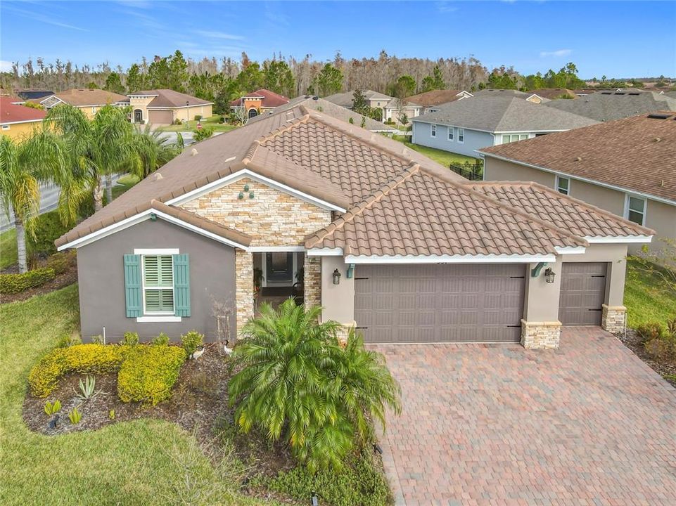 CAMBRIA MODEL WITH GOLF CART GARAGE