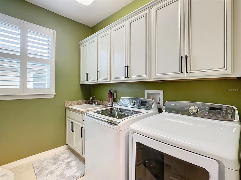 SPACIOUS LAUNDRY ROOM W/STORAGE CABINETS