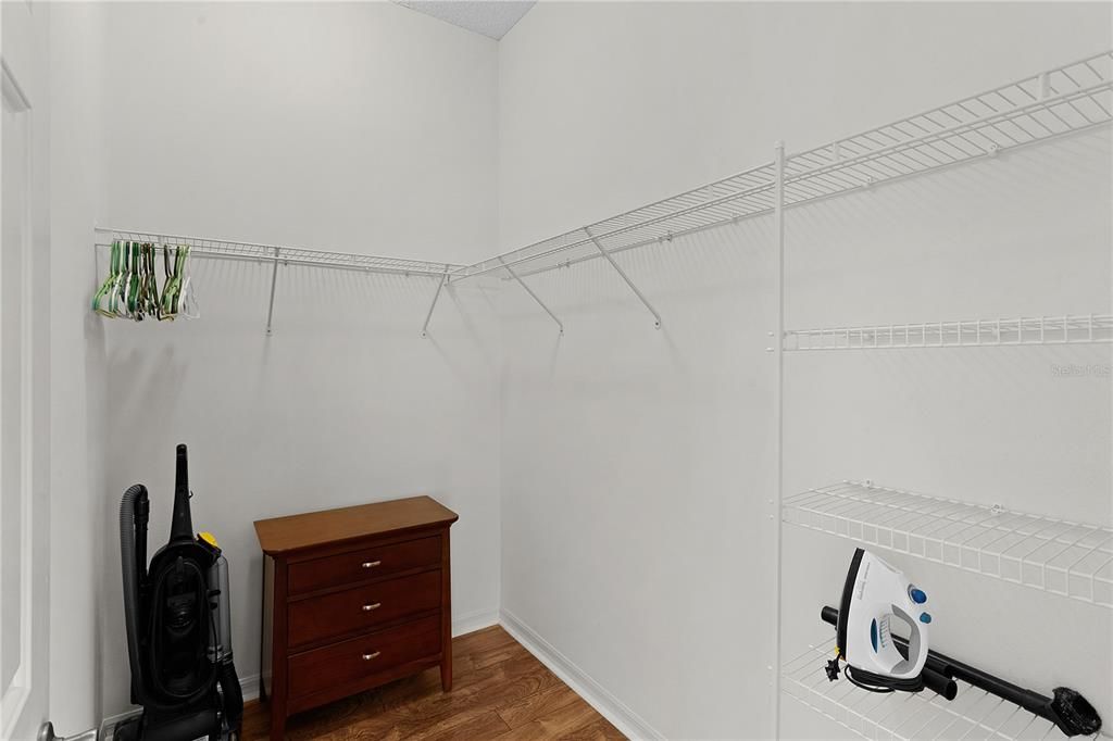 For Sale: $350,000 (3 beds, 2 baths, 1407 Square Feet)