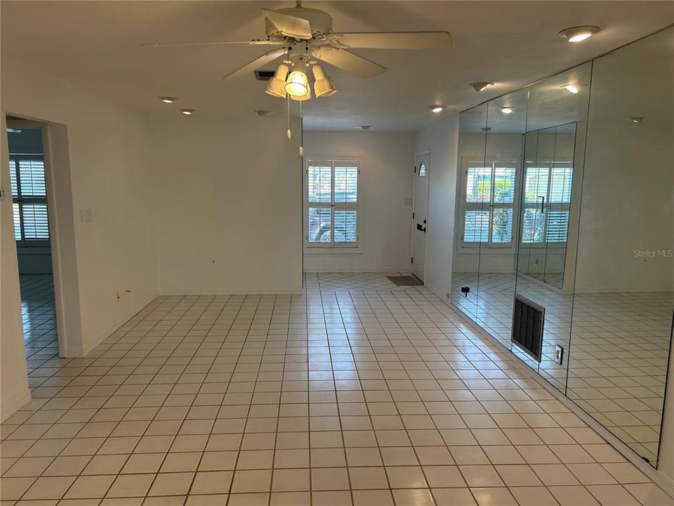 For Rent: $1,750 (1 beds, 2 baths, 850 Square Feet)