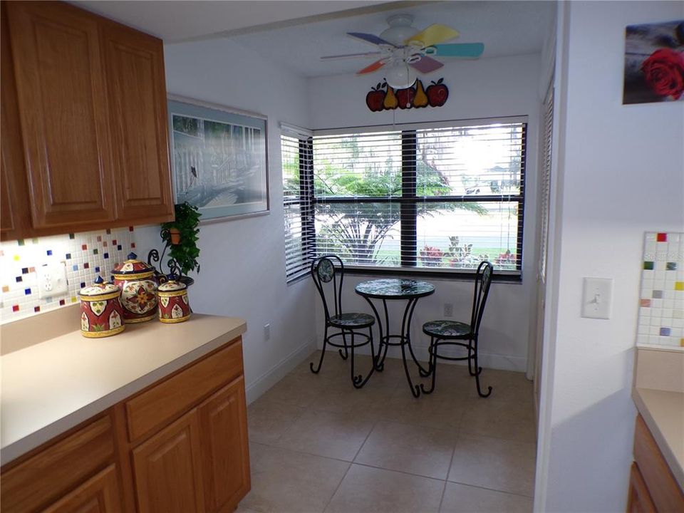 Kitchen nook breakfast table table