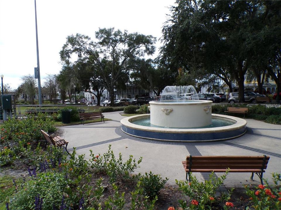 Fountain in Mt Dora downtown