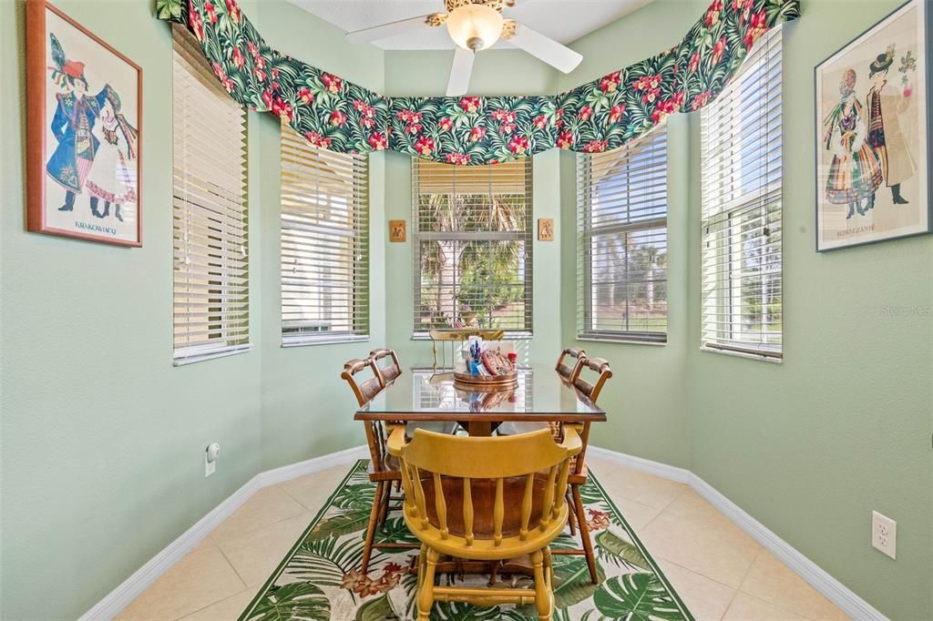 Spacious dinette in kitchen