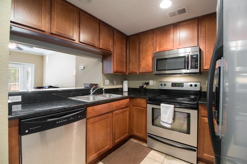 For Sale: $312,500 (2 beds, 2 baths, 837 Square Feet)