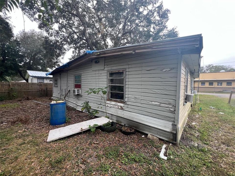 For Sale: $87,900 (3 beds, 1 baths, 1032 Square Feet)