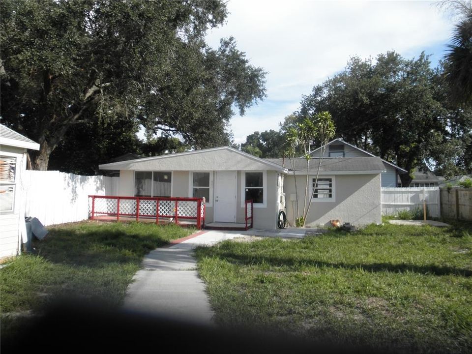 For Sale: $219,000 (2 beds, 1 baths, 588 Square Feet)