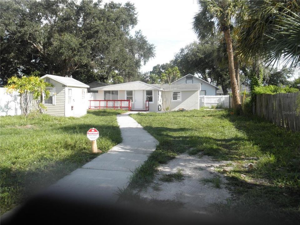 For Sale: $219,000 (2 beds, 1 baths, 588 Square Feet)