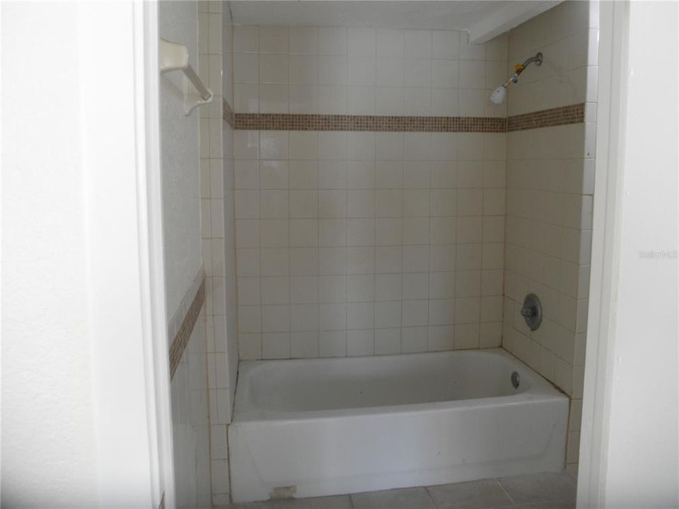 For Sale: $219,000 (2 beds, 1 baths, 588 Square Feet)