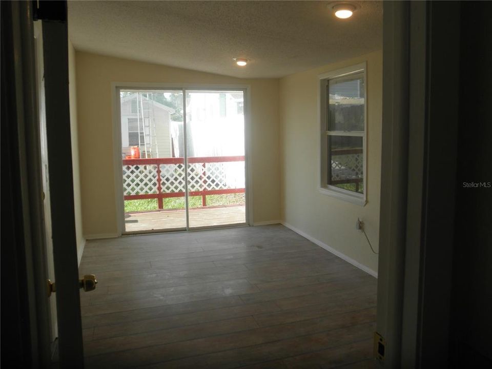 For Sale: $219,000 (2 beds, 1 baths, 588 Square Feet)