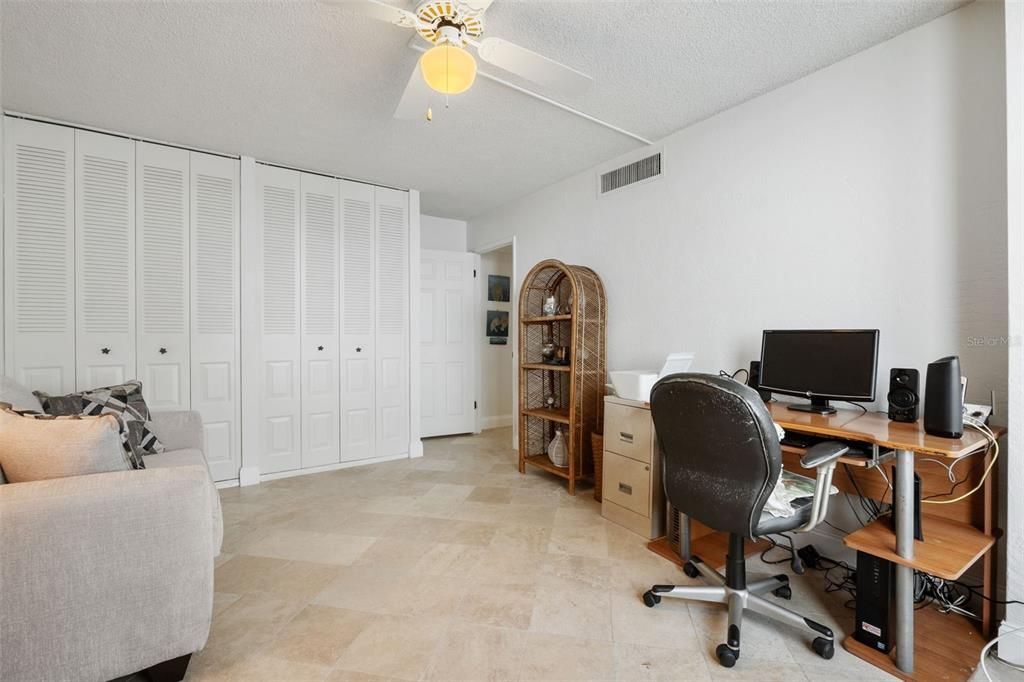 For Sale: $349,999 (2 beds, 2 baths, 1187 Square Feet)