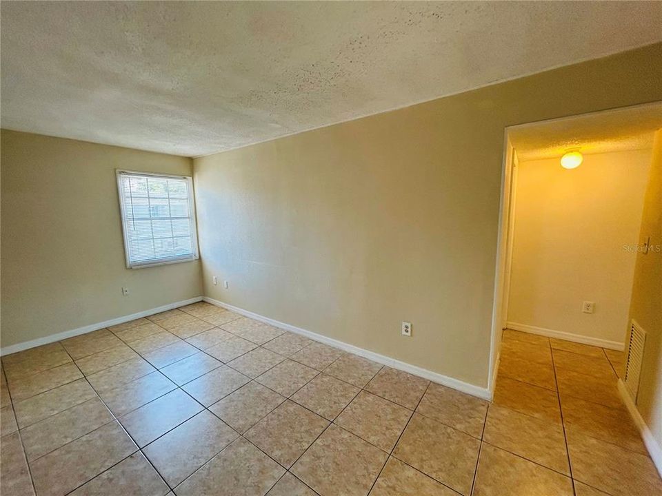 For Rent: $1,195 (1 beds, 1 baths, 780 Square Feet)