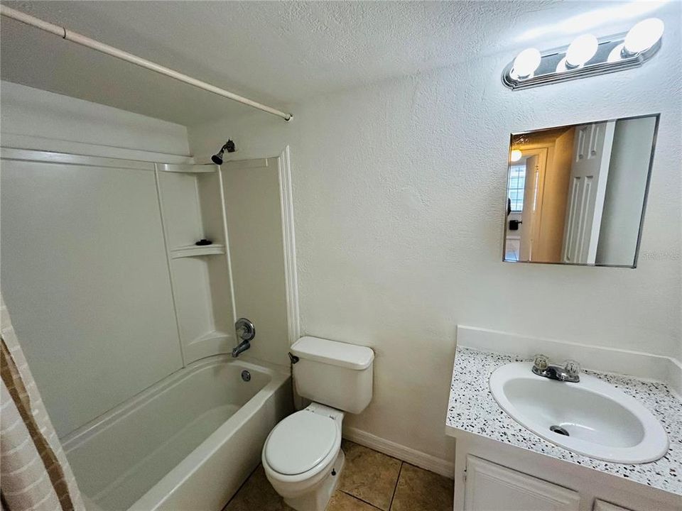 For Rent: $1,195 (1 beds, 1 baths, 780 Square Feet)