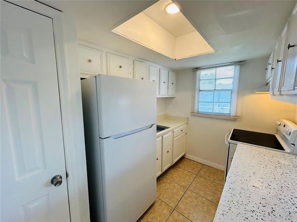 For Rent: $1,195 (1 beds, 1 baths, 780 Square Feet)