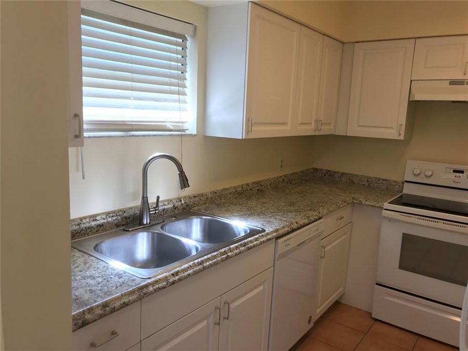 For Rent: $1,595 (2 beds, 2 baths, 962 Square Feet)