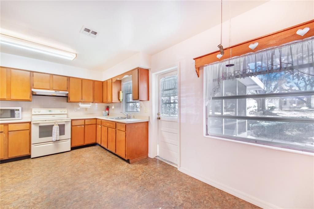 For Sale: $424,900 (3 beds, 2 baths, 1675 Square Feet)