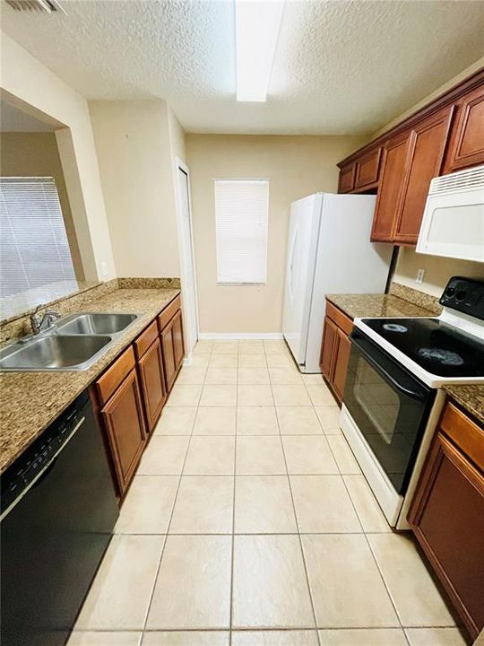 For Rent: $1,950 (3 beds, 2 baths, 1408 Square Feet)