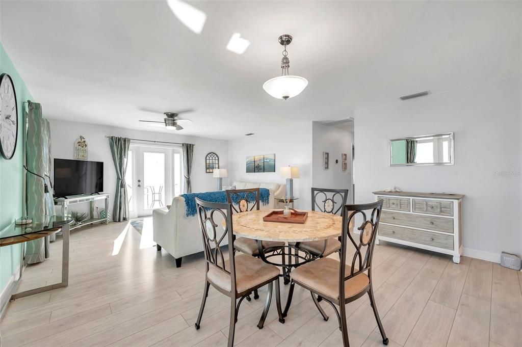 For Sale: $539,000 (2 beds, 2 baths, 1018 Square Feet)