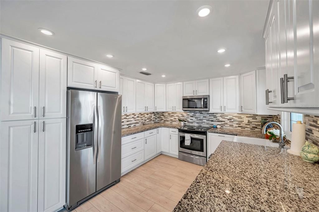 For Sale: $539,000 (2 beds, 2 baths, 1018 Square Feet)