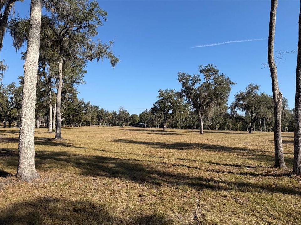 待售: $1,241,000 (51.70 acres)