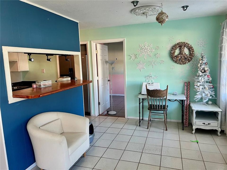 For Sale: $310,000 (4 beds, 1 baths, 1260 Square Feet)