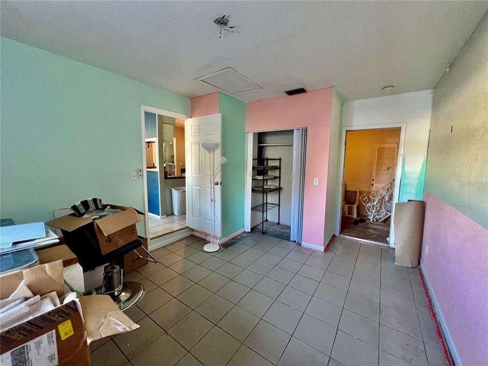 For Sale: $310,000 (4 beds, 1 baths, 1260 Square Feet)