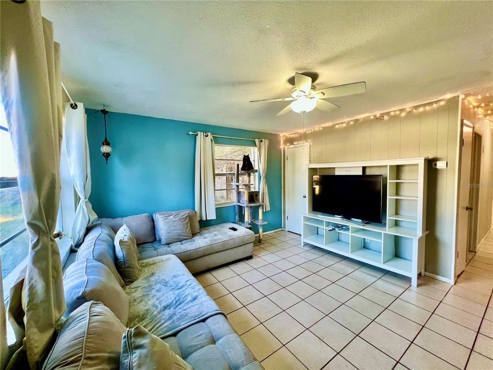 For Sale: $310,000 (4 beds, 1 baths, 1260 Square Feet)