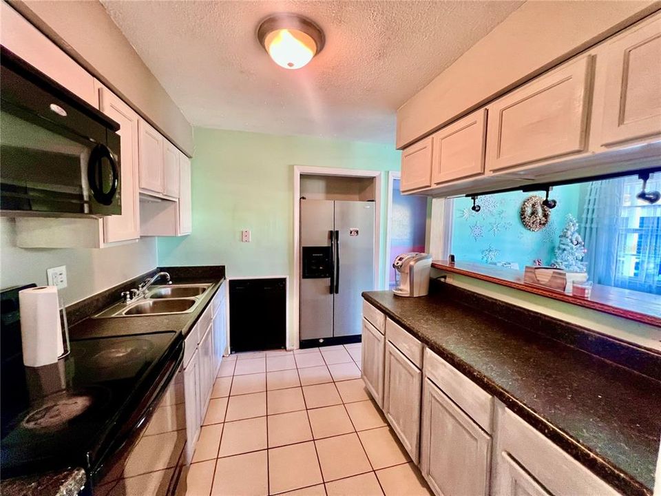 For Sale: $310,000 (4 beds, 1 baths, 1260 Square Feet)