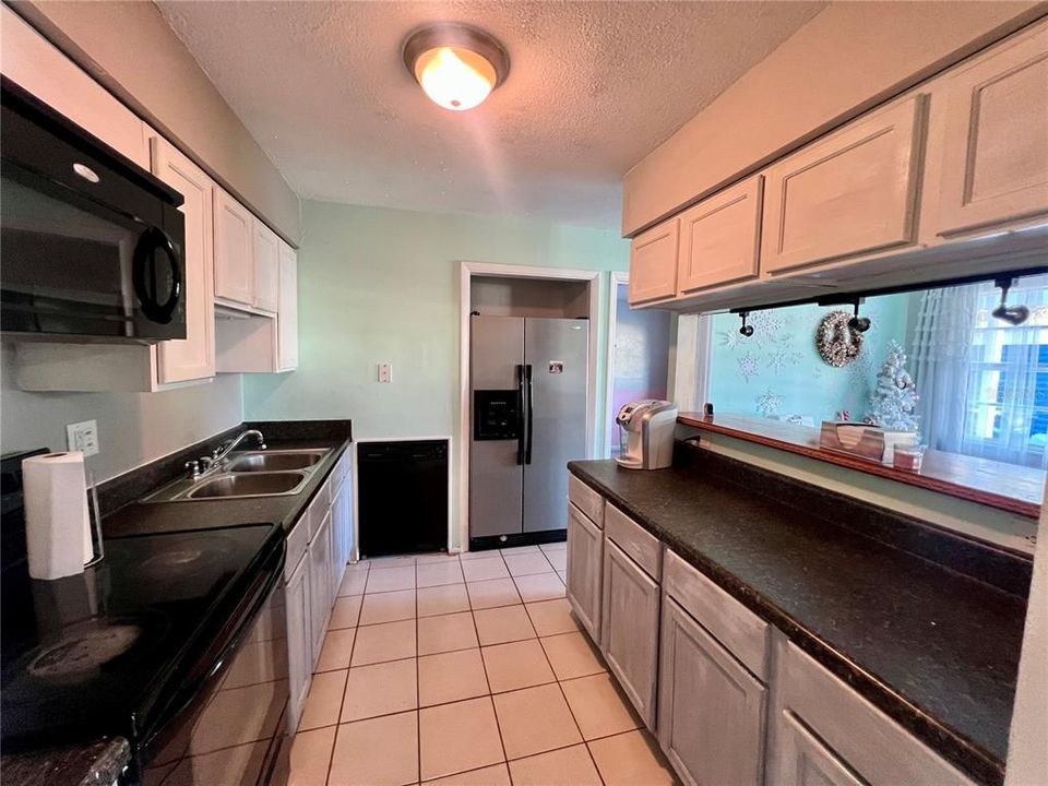 For Sale: $310,000 (4 beds, 1 baths, 1260 Square Feet)