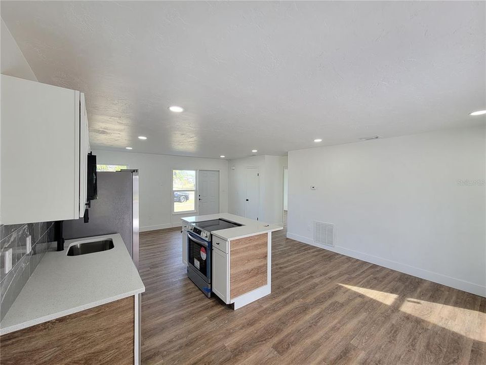 For Sale: $249,900 (3 beds, 2 baths, 1056 Square Feet)