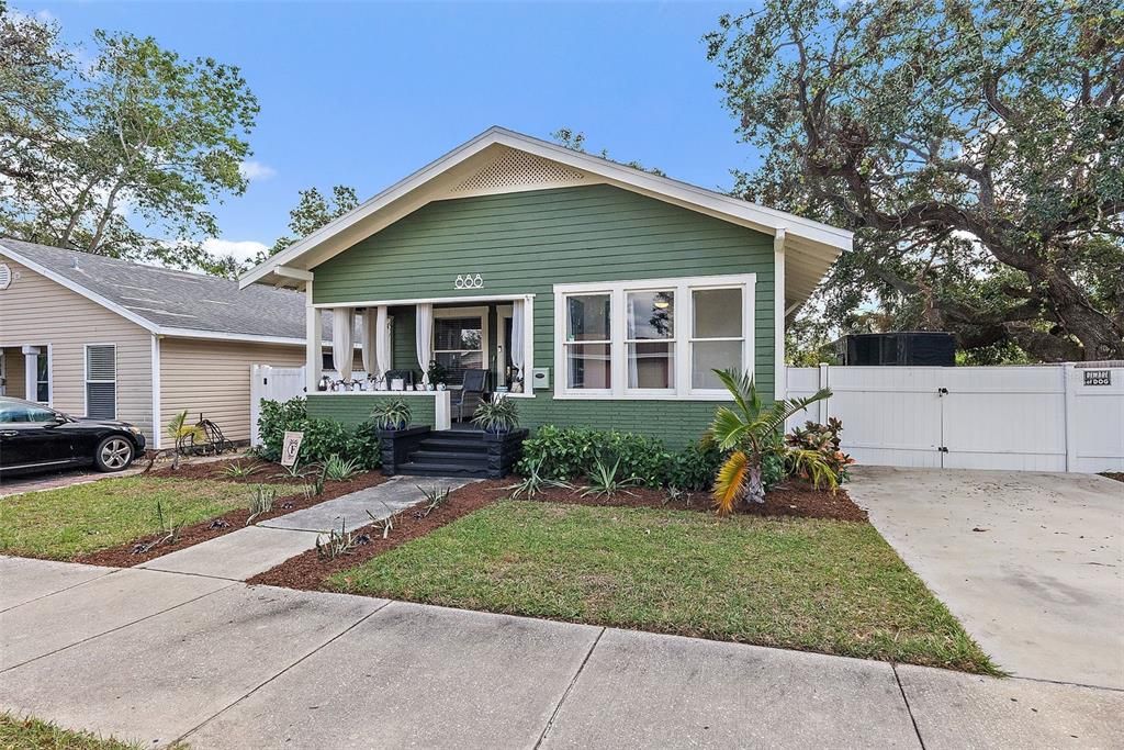 For Sale: $409,900 (3 beds, 2 baths, 1306 Square Feet)