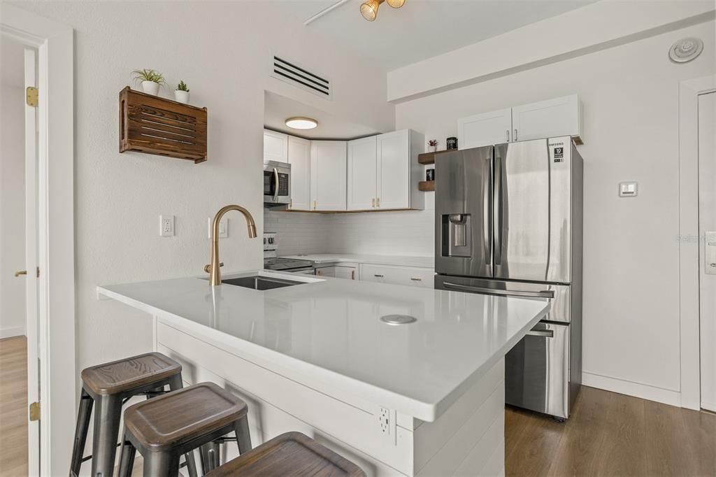 For Sale: $295,000 (1 beds, 1 baths, 494 Square Feet)