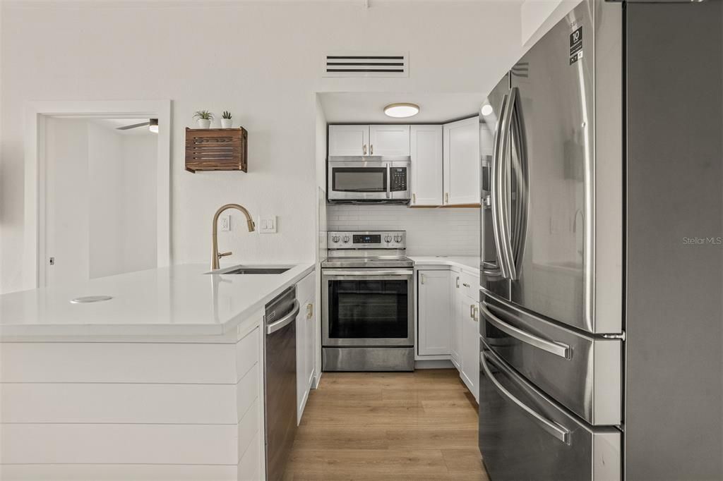 For Sale: $295,000 (1 beds, 1 baths, 494 Square Feet)