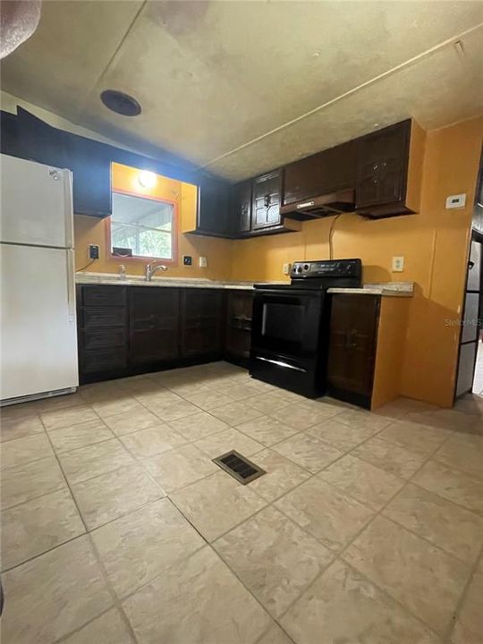 For Rent: $1,500 (2 beds, 2 baths, 696 Square Feet)