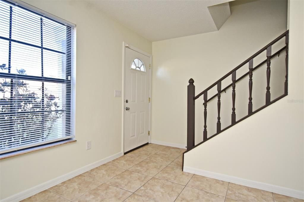 For Rent: $1,500 (2 beds, 1 baths, 995 Square Feet)