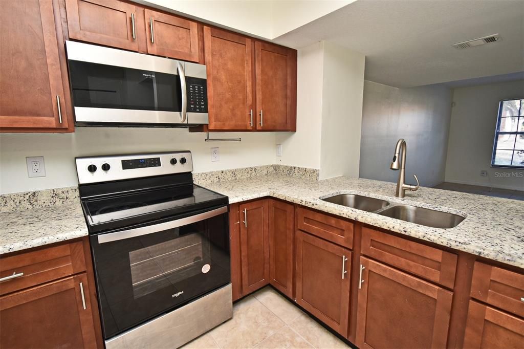 For Rent: $1,500 (2 beds, 1 baths, 995 Square Feet)