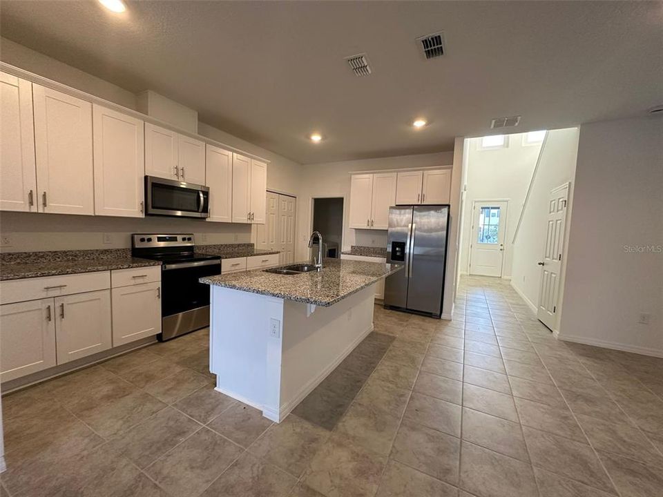 For Rent: $2,600 (4 beds, 2 baths, 2082 Square Feet)