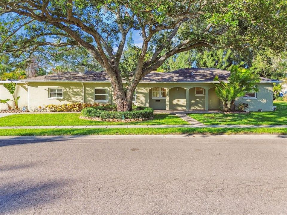 For Sale: $309,000 (3 beds, 2 baths, 1589 Square Feet)