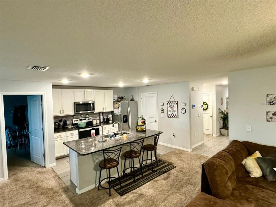 For Sale: $329,900 (3 beds, 2 baths, 1672 Square Feet)