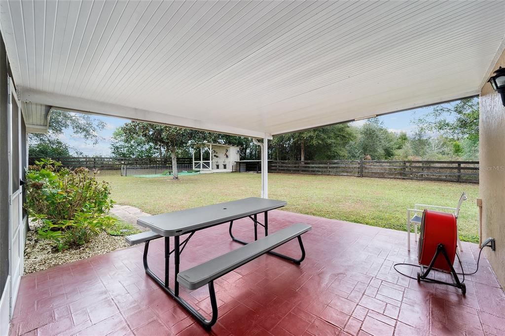 Covered bbq/outdoor dining area