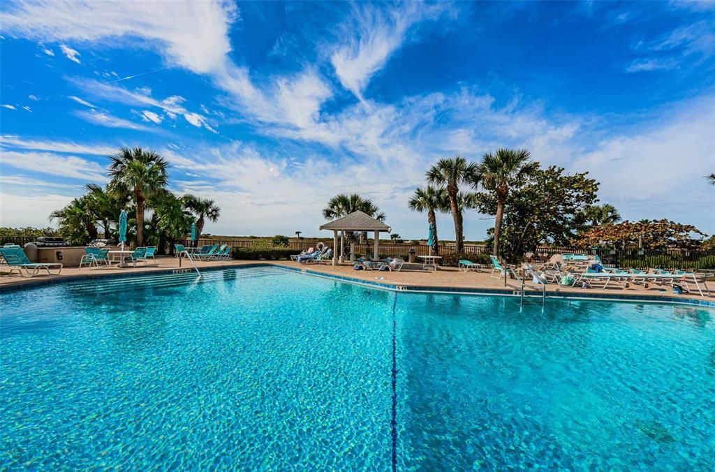 Landmark Poolside Ideal for the Avid Sun Worshipper!