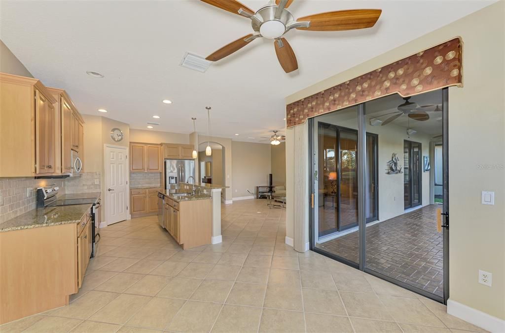 Breakfast/Dinette off the Kitchen