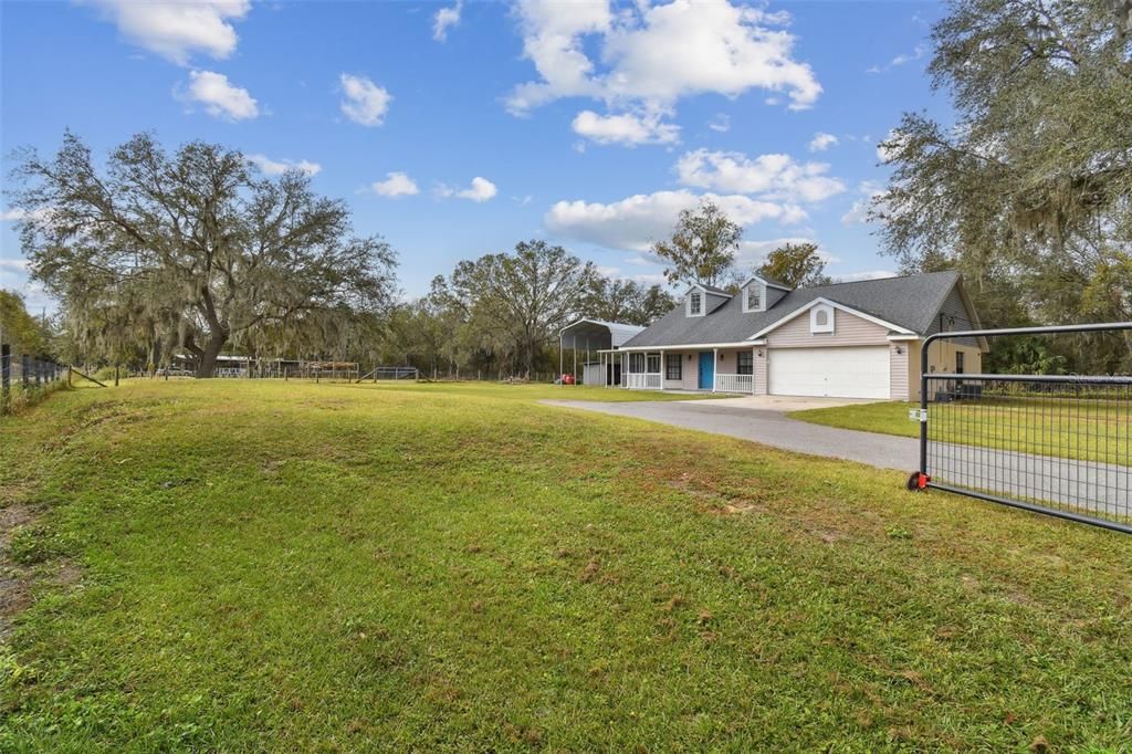 For Sale: $500,000 (3 beds, 2 baths, 1400 Square Feet)