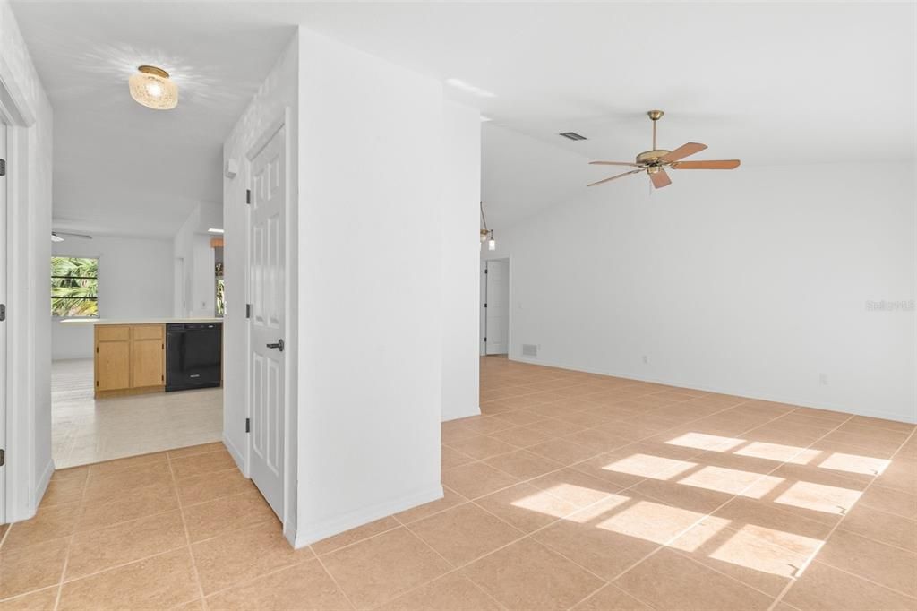 For Sale: $310,000 (3 beds, 2 baths, 1581 Square Feet)