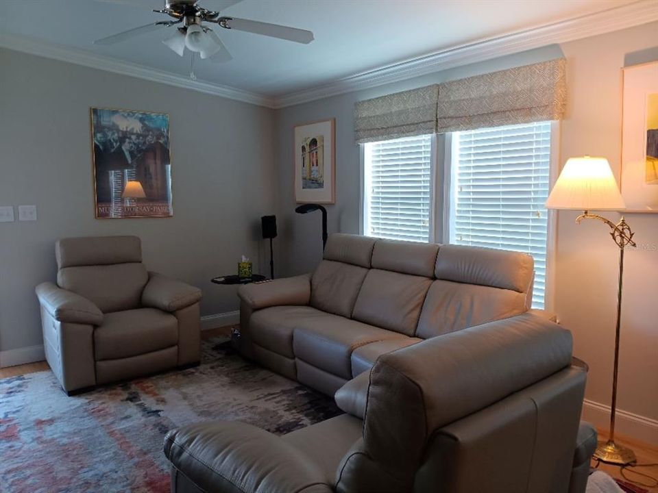 For Sale: $375,000 (3 beds, 2 baths, 1253 Square Feet)