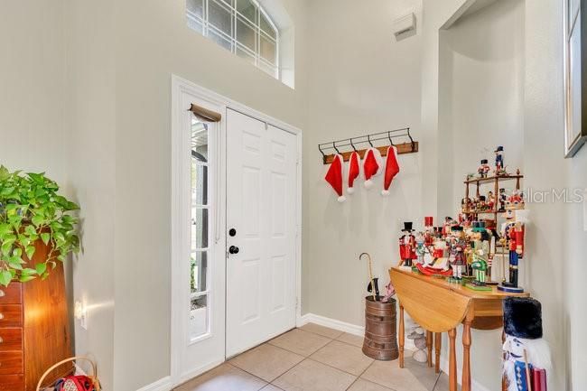 Large foyer to welcome you home